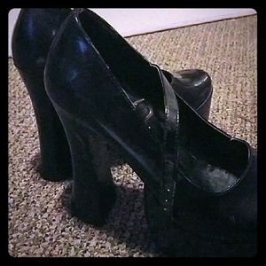Fancy Footwork size 8 heels